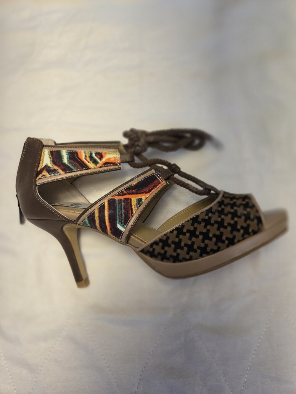 :  Hot in Hollywood Women’s Peep Toe Strappy Lace-Up Stiletto Heels 9M Brand New